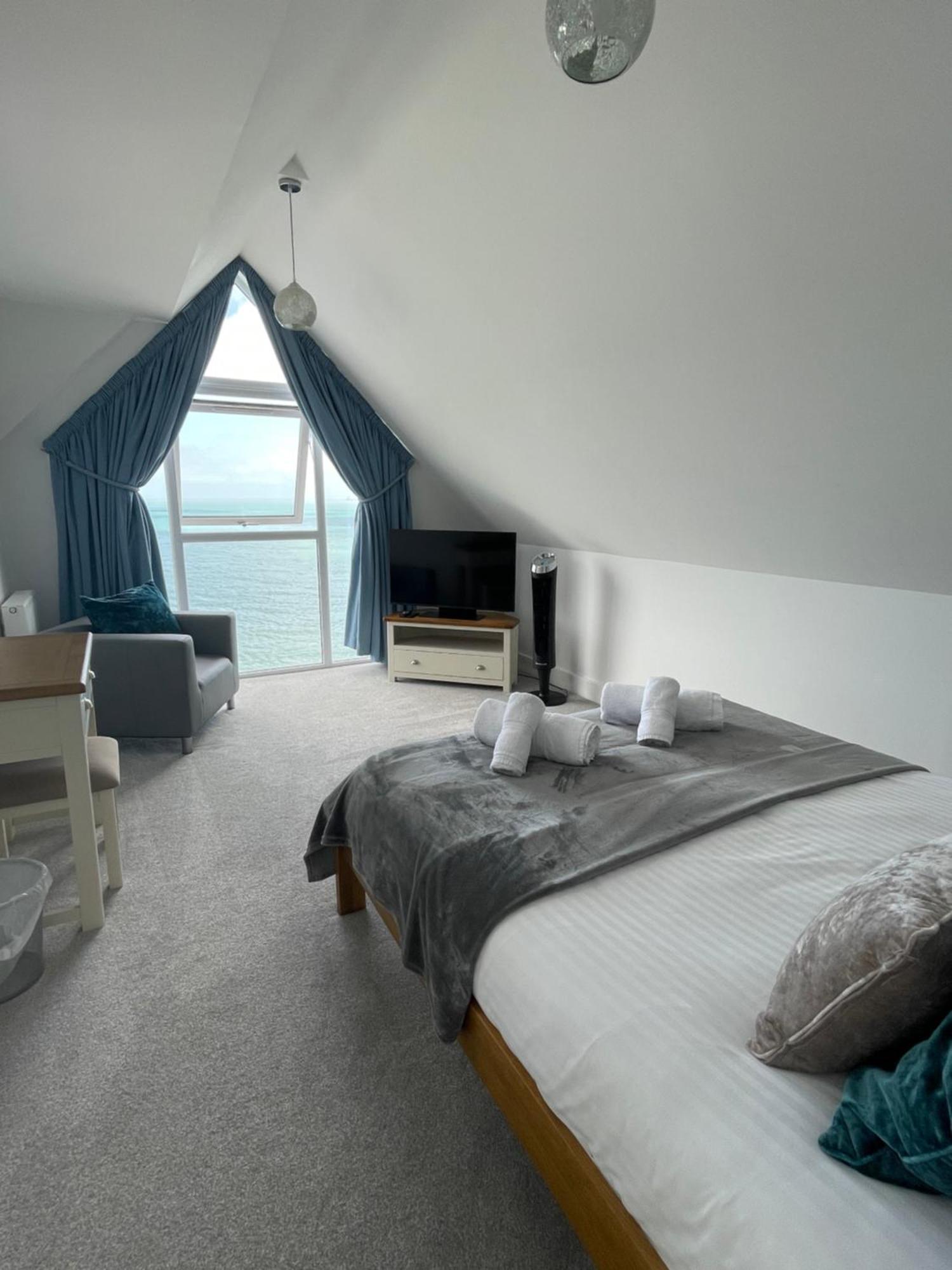 Bayvue & 7, The Bay House Apartment