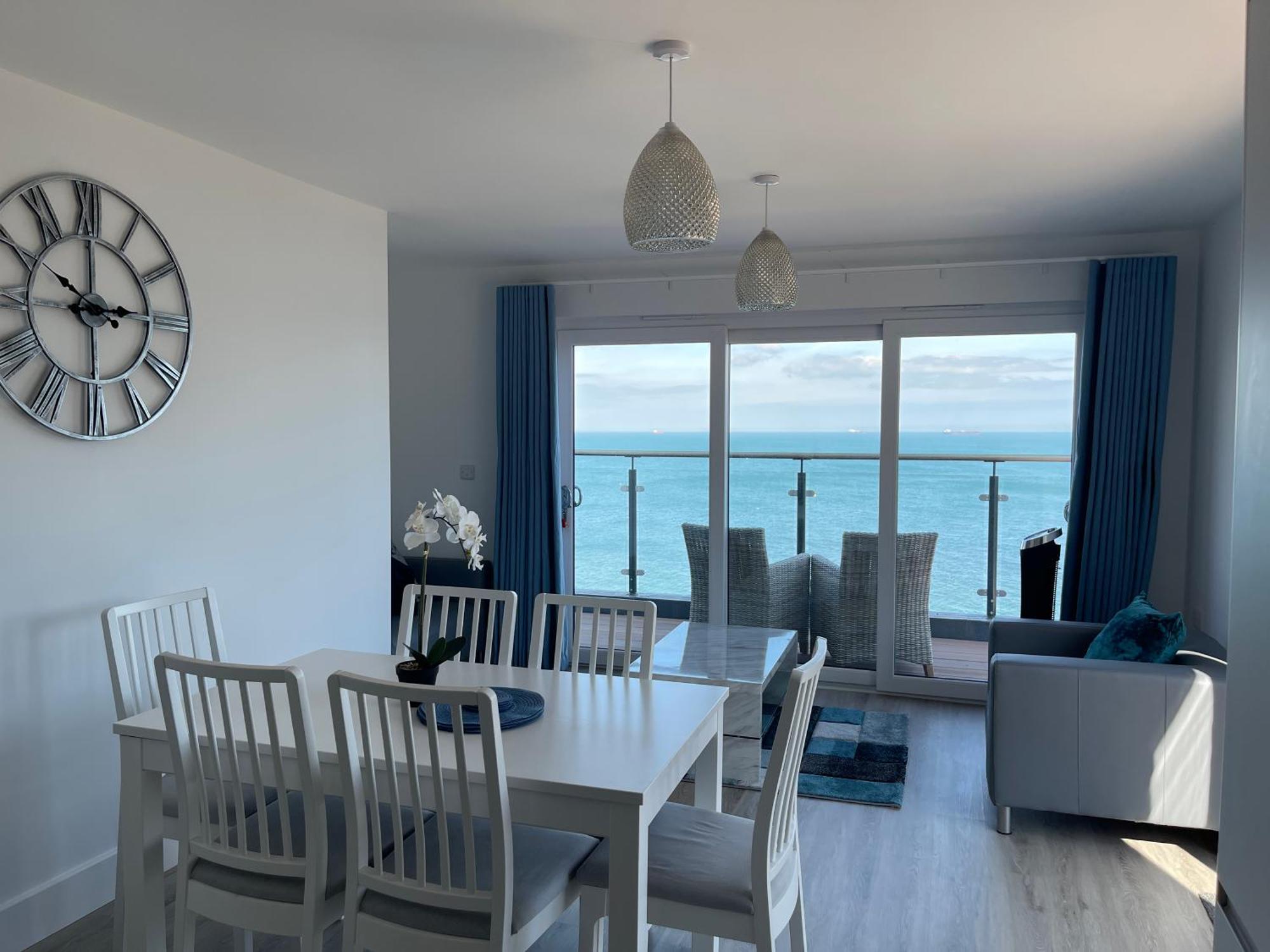 Bayvue & 7, The Bay House Apartment